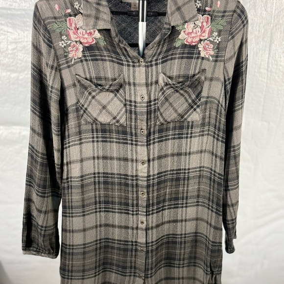 Knox Rose Tops - Plaid Button-Up Shirt with Floral Embroidery